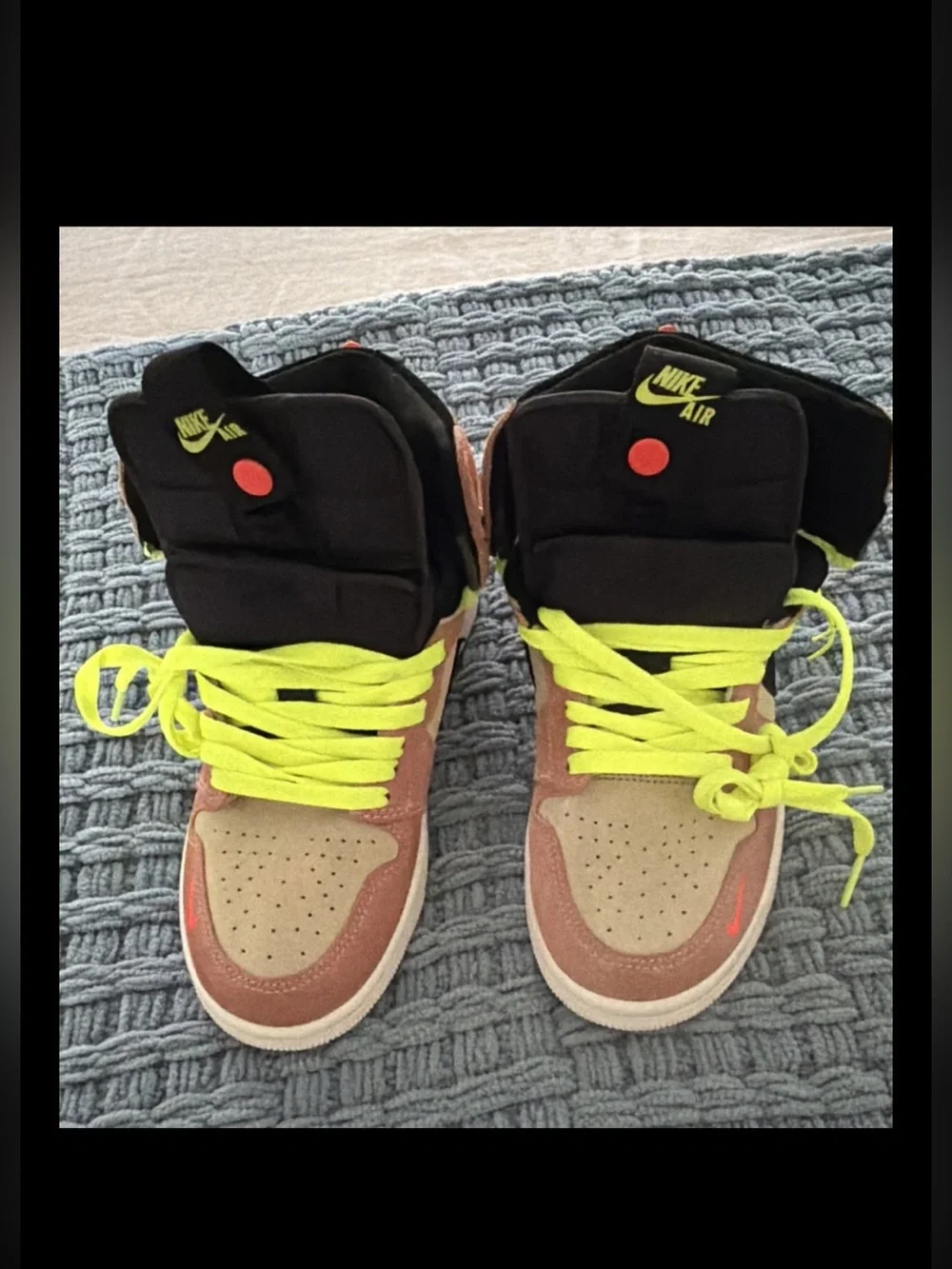 Air Jordan 1 High Switch “Peach” CW6576-800 – Youth Size 6.5Y